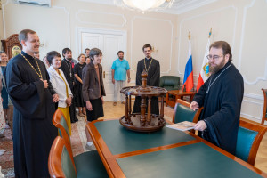 Духовенство и сотрудники Саратовской епархии поздравили митрополита Игнатия с годовщиной хиротонии