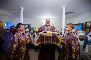 Митрополит Игнатий совершил Божественную литургию и чин посвящения в сестры милосердия в Крестовоздвиженском храме г. Саратова