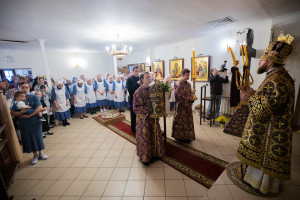 Митрополит Игнатий совершил Божественную литургию и чин посвящения в сестры милосердия в Крестовоздвиженском храме г. Саратова
