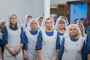 Митрополит Игнатий совершил Божественную литургию и чин посвящения в сестры милосердия в Крестовоздвиженском храме г. Саратова