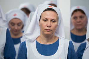 Митрополит Игнатий совершил Божественную литургию и чин посвящения в сестры милосердия в Крестовоздвиженском храме г. Саратова