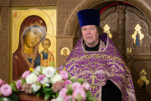 Митрополит Игнатий совершил Божественную литургию и чин посвящения в сестры милосердия в Крестовоздвиженском храме г. Саратова