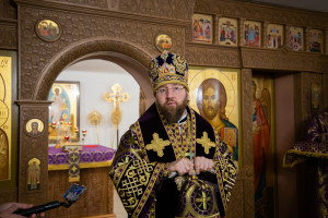 Митрополит Игнатий совершил Божественную литургию и чин посвящения в сестры милосердия в Крестовоздвиженском храме г. Саратова