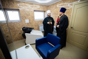 Митрополит Игнатий совершил Божественную литургию и чин посвящения в сестры милосердия в Крестовоздвиженском храме г. Саратова