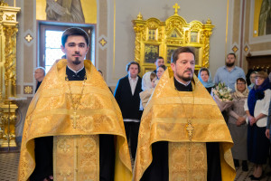 Митрополит Игнатий совершил таинство Венчания в Свято-Троицком кафедральном соборе г. Саратова