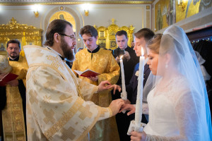 Митрополит Игнатий совершил таинство Венчания в Свято-Троицком кафедральном соборе г. Саратова