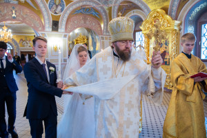 Митрополит Игнатий совершил таинство Венчания в Свято-Троицком кафедральном соборе г. Саратова