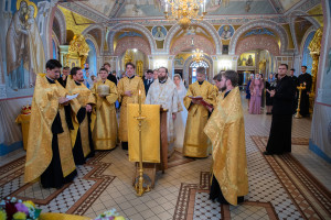 Митрополит Игнатий совершил таинство Венчания в Свято-Троицком кафедральном соборе г. Саратова