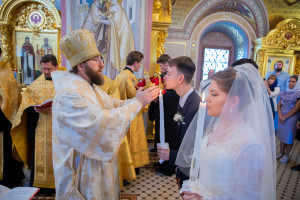 Митрополит Игнатий совершил таинство Венчания в Свято-Троицком кафедральном соборе г. Саратова