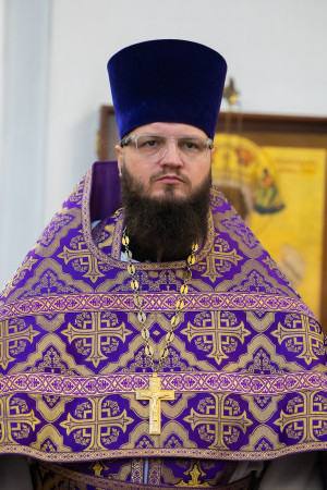 Митрополит Игнатий совершил Божественную литургию в Петропавловском храме г. Саратова