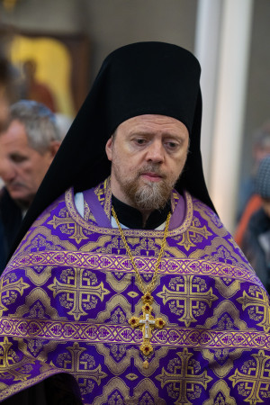 Митрополит Игнатий совершил Божественную литургию в Петропавловском храме г. Саратова