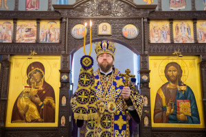 Митрополит Игнатий совершил Божественную литургию в Петропавловском храме г. Саратова