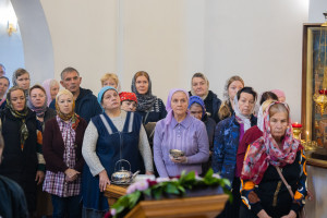 Митрополит Игнатий совершил Божественную литургию в Петропавловском храме г. Саратова