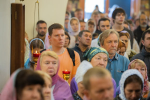 Митрополит Игнатий совершил Божественную литургию в Петропавловском храме г. Саратова