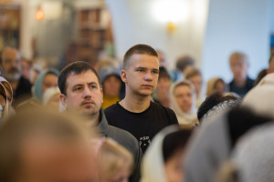 Митрополит Игнатий совершил Божественную литургию в Петропавловском храме г. Саратова