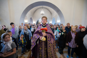 Митрополит Игнатий совершил Божественную литургию в Петропавловском храме г. Саратова