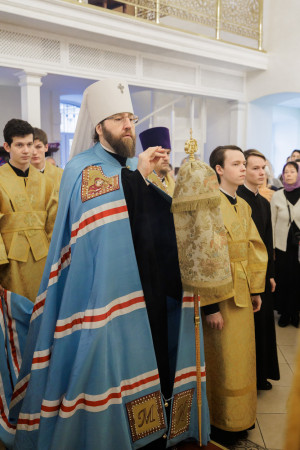 Митрополит Игнатий совершил Божественную литургию в храме в честь Владимирской иконы Божией Матери в здании Образовательного центра по развитию детского и юношеского творчества при СПДС