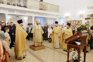 Митрополит Игнатий совершил Божественную литургию в храме в честь Владимирской иконы Божией Матери в здании Образовательного центра по развитию детского и юношеского творчества при СПДС