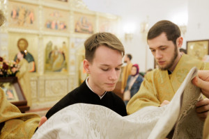 Митрополит Игнатий совершил Божественную литургию в храме в честь Владимирской иконы Божией Матери в здании Образовательного центра по развитию детского и юношеского творчества при СПДС