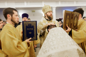 Митрополит Игнатий совершил Божественную литургию в храме в честь Владимирской иконы Божией Матери в здании Образовательного центра по развитию детского и юношеского творчества при СПДС