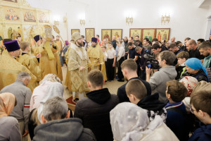 Митрополит Игнатий совершил Божественную литургию в храме в честь Владимирской иконы Божией Матери в здании Образовательного центра по развитию детского и юношеского творчества при СПДС