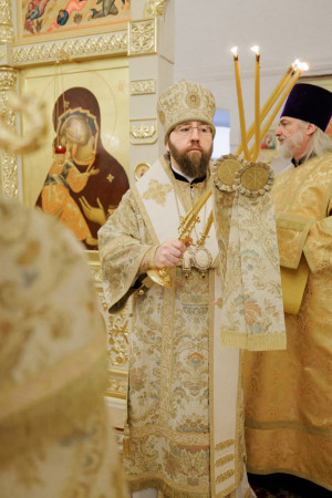 Митрополит Игнатий совершил Божественную литургию в храме в честь Владимирской иконы Божией Матери в здании Образовательного центра по развитию детского и юношеского творчества при СПДС