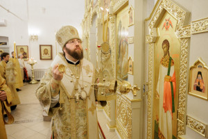 Митрополит Игнатий совершил Божественную литургию в храме в честь Владимирской иконы Божией Матери в здании Образовательного центра по развитию детского и юношеского творчества при СПДС