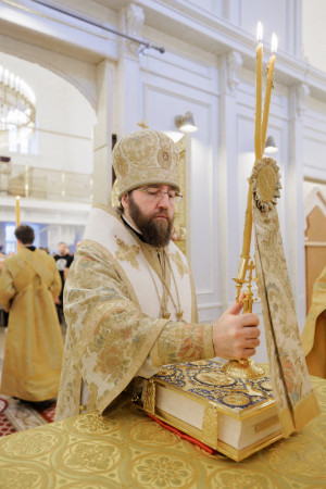 Митрополит Игнатий совершил Божественную литургию в храме в честь Владимирской иконы Божией Матери в здании Образовательного центра по развитию детского и юношеского творчества при СПДС