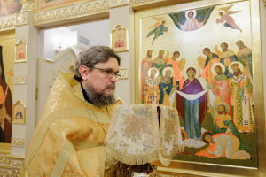 Митрополит Игнатий совершил Божественную литургию в храме в честь Владимирской иконы Божией Матери в здании Образовательного центра по развитию детского и юношеского творчества при СПДС