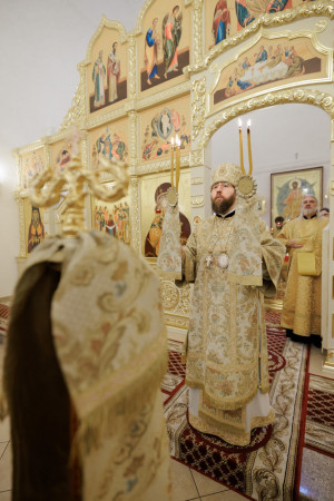 Митрополит Игнатий совершил Божественную литургию в храме в честь Владимирской иконы Божией Матери в здании Образовательного центра по развитию детского и юношеского творчества при СПДС