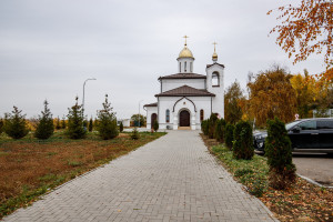Митрополит Павел и митрополит Игнатий посетили Георгиевский храм г. Покровска