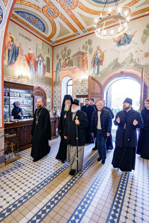 Митрополит Павел и митрополит Игнатий посетили Георгиевский храм г. Покровска