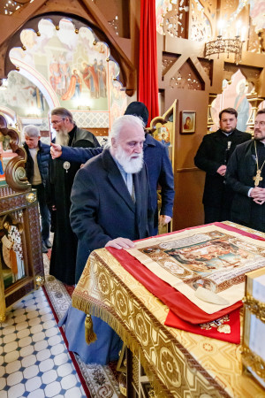 Митрополит Павел и митрополит Игнатий посетили Георгиевский храм г. Покровска