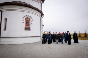 Митрополит Павел и митрополит Игнатий посетили Георгиевский храм г. Покровска