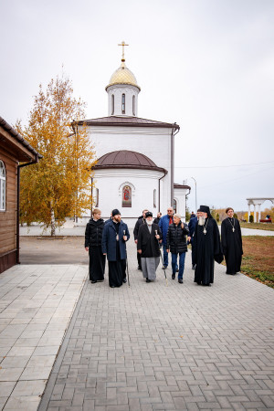 Митрополит Павел и митрополит Игнатий посетили Георгиевский храм г. Покровска