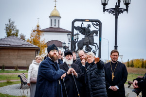 Митрополит Павел и митрополит Игнатий посетили Георгиевский храм г. Покровска