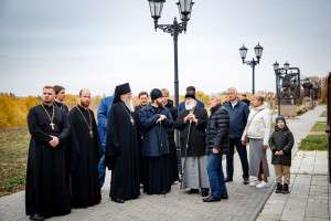 Митрополит Павел и митрополит Игнатий посетили Георгиевский храм г. Покровска
