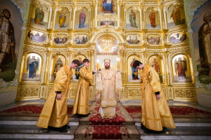 Митрополит Игнатий совершил всенощное бдение в Покровском соборе г. Саратова