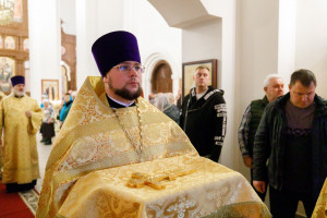 Митрополит Игнатий совершил Божественную литургию в храме святителя Тихона Задонского г. Саратова