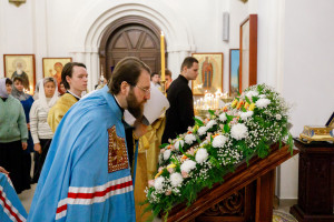 Митрополит Игнатий совершил Божественную литургию в храме святителя Тихона Задонского г. Саратова