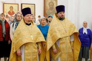 Митрополит Игнатий совершил Божественную литургию в храме святителя Тихона Задонского г. Саратова