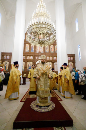 Митрополит Игнатий совершил Божественную литургию в храме святителя Тихона Задонского г. Саратова