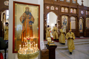 Митрополит Игнатий совершил Божественную литургию в храме святителя Тихона Задонского г. Саратова
