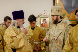 Митрополит Игнатий совершил Божественную литургию в храме святителя Тихона Задонского г. Саратова