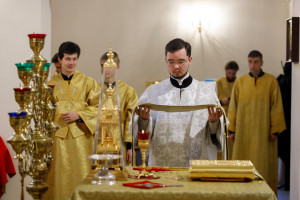 Митрополит Игнатий совершил Божественную литургию в храме святителя Тихона Задонского г. Саратова