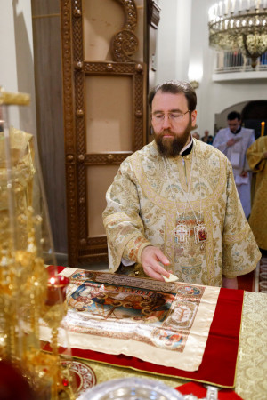 Митрополит Игнатий совершил Божественную литургию в храме святителя Тихона Задонского г. Саратова