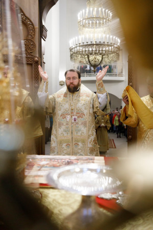 Митрополит Игнатий совершил Божественную литургию в храме святителя Тихона Задонского г. Саратова