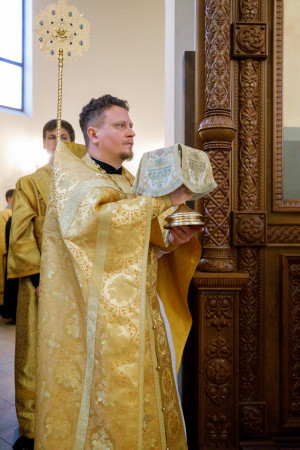 Митрополит Игнатий совершил Божественную литургию в храме святителя Тихона Задонского г. Саратова