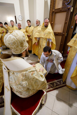 Митрополит Игнатий совершил Божественную литургию в храме святителя Тихона Задонского г. Саратова