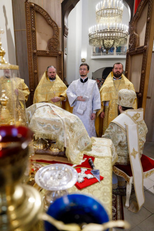 Митрополит Игнатий совершил Божественную литургию в храме святителя Тихона Задонского г. Саратова